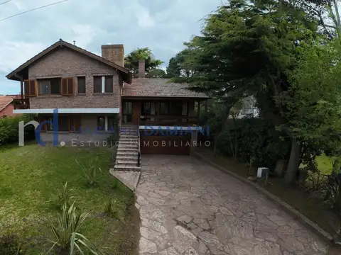 Casa 4 Dormitorios en Alquiler Temporario en Pinamar