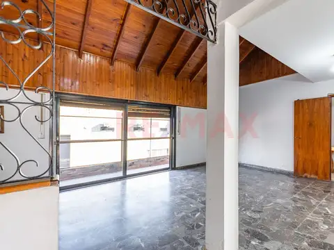 Depto Tipo Casa 6 ambientes con 2 baños