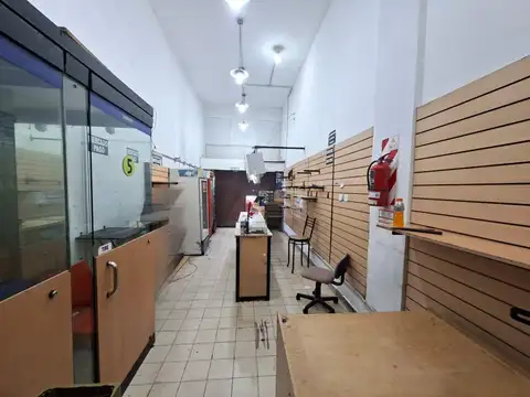 Excelente Local en Alquiler en Babanera-- ideal Deposito
