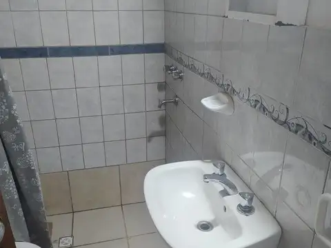 Casa 4 ambientes con 1 baño