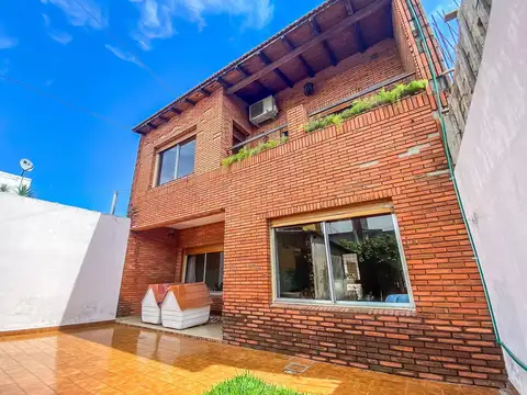 VENTA CASA 4 AMBIENTES LOMAS DEL MIRADOR