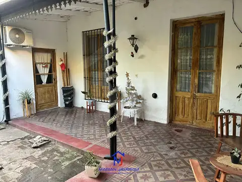 Casa 4 ambientes con 2 baños