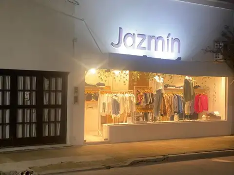  CASA CON LOCAL CENTRICO EN VENTA 