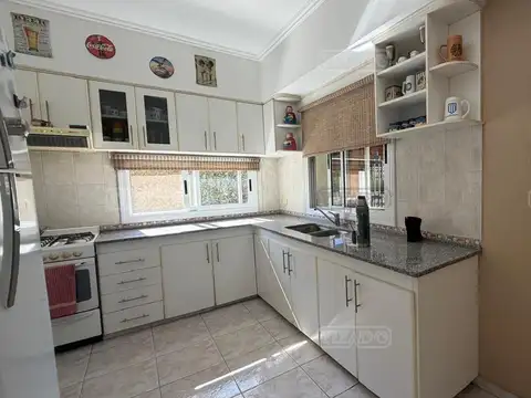 Casa en Alquiler con 2 cocheras