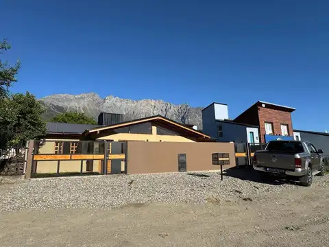 Casa en venta - 2 Dormitorios 1 Baño - Cochera - 125Mts2 - El Bolsón