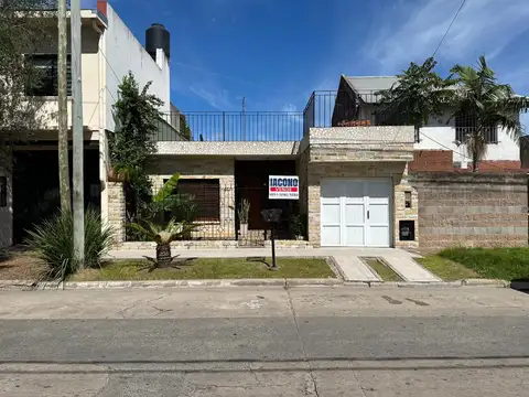 Casa en venta de 2 dormitorios c/ cochera en Quilmes Oeste