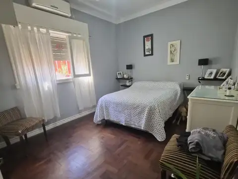 SE VENDE PH DE 4 AMBIENTES, P.B., FONDO CON PATIO DELANTERO, LAVADERO EN IMPECABLE ESTADO