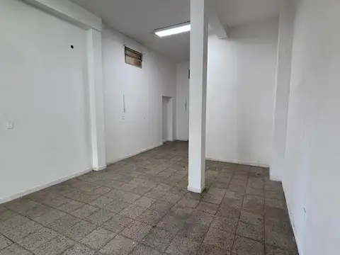 Local en Alquiler en Azcuenaga, $ 480.000