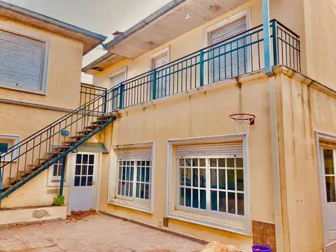 Chalet  3 amb excelente estado zona 9 de julio