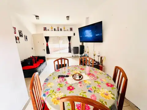 Depto Tipo Casa 4 ambientes con 2 baños