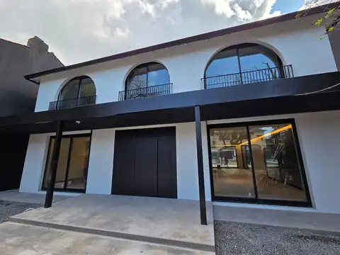 Casa en Venta con 5 cocheras