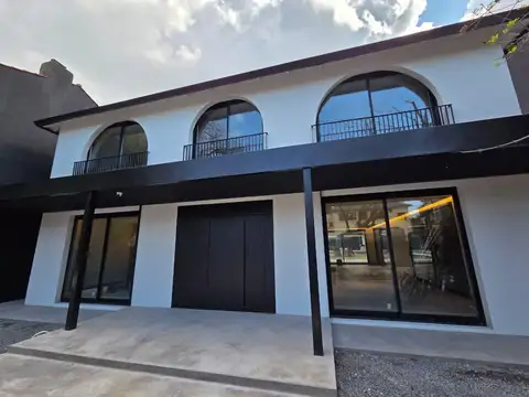 Casa 8 ambientes con 5 baños