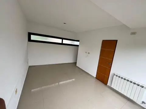 Duplex en Venta en Jose Hernandez [Cod: 736]