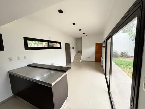 Casa 4 ambientes con 3 baños
