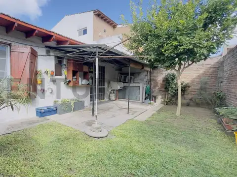 Casa de 3 ambientes en venta en Altos de Pacheco con jardín y garage