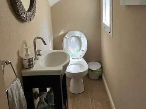 Casa 6 ambientes con 5 baños