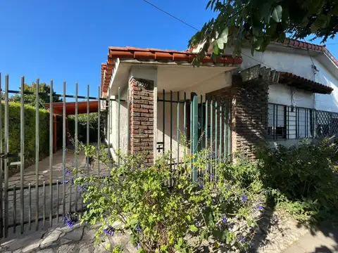 CASA EN VENTA SOBRE COLECTORA ACCESO OESTE