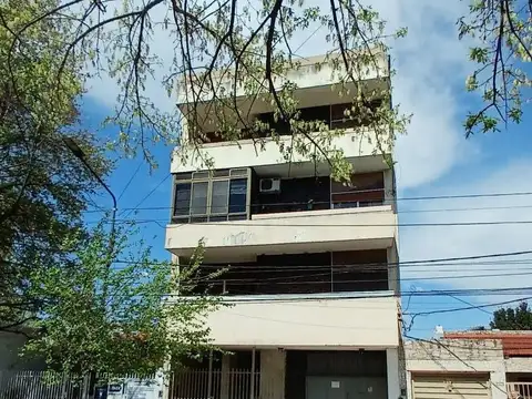 Local | urquiza av gral 4436