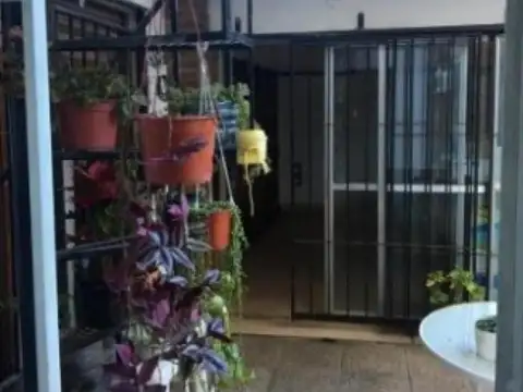 VENTA COMODO CHALET 4 AMBIENTES EN MORON CENTRO  