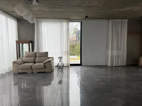 Casa 5 ambientes con 3 baños