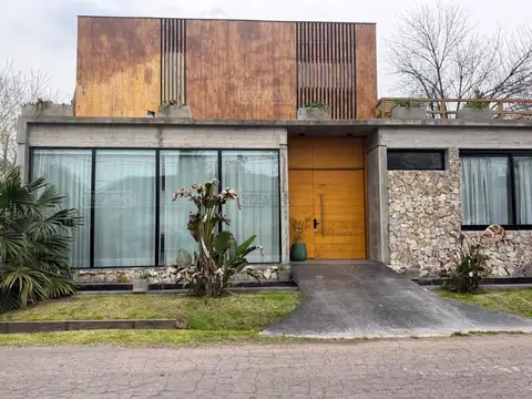 Casa  en Venta en Banco Provincia, Francisco Álvarez, Moreno