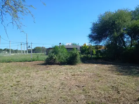 Lote de 675 m2  en calle Los Búhos, Oro Verde