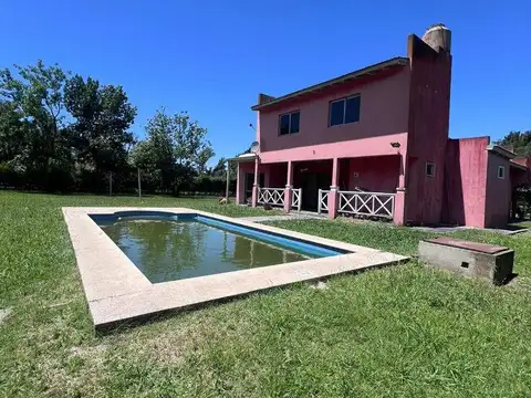 Casa en venta - 4 Dormitorios 2 Baños - Exaltación de la Cruz