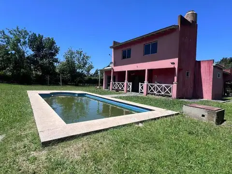 Casa en venta - 4 Dormitorios 2 Baños - Exaltación de la Cruz