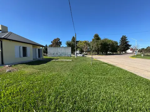 Vendo Casa en Frente a la Plaza de Pronunciamiento, Entre Ríos.
