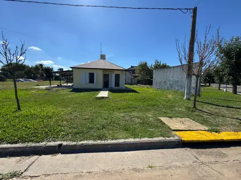 Vendo Casa en Frente a la Plaza de Pronunciamiento, Entre Ríos.
