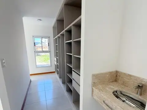 Casa 3 ambientes con 2 baños