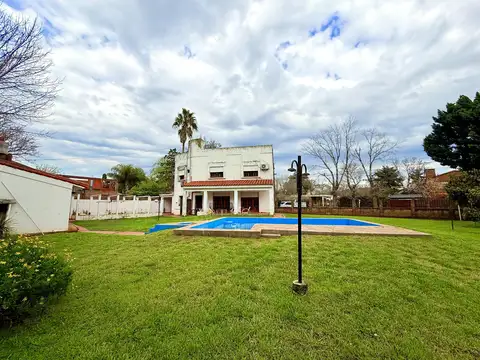 VENTA - Casa 3 dormitorios, piscina - Funes