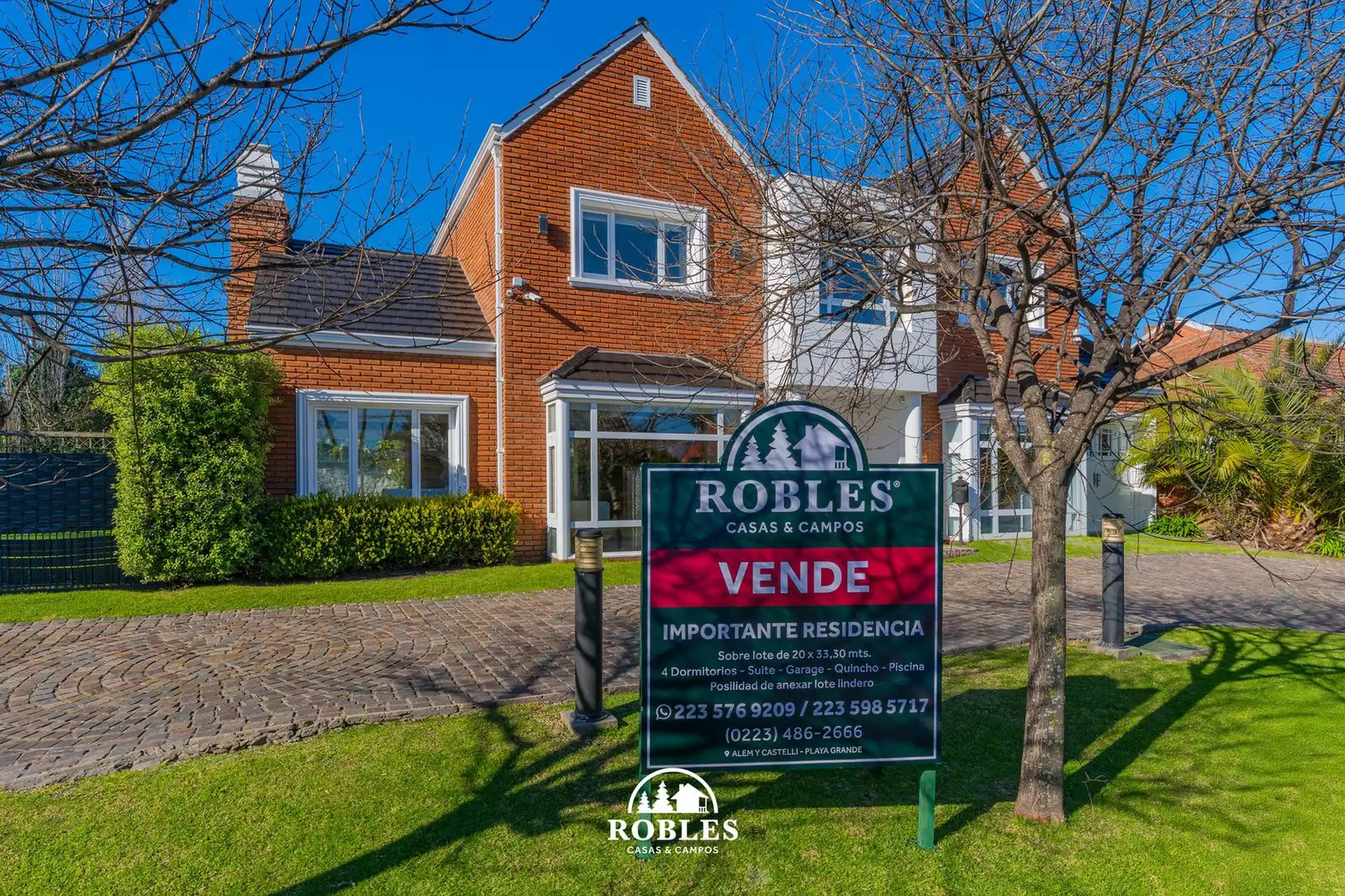 Importante residencia en el excelente barrio Los Troncos.