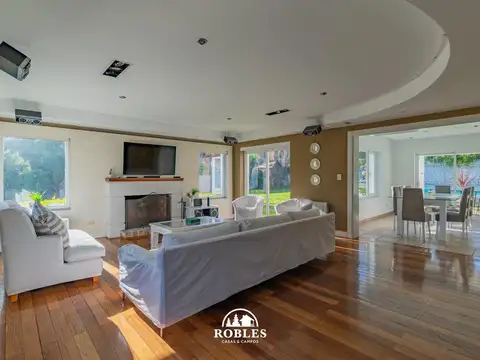 Casa 6 ambientes con 4 baños