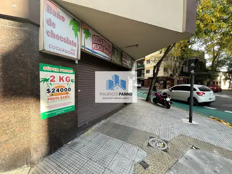 LOCAL COMERCIAL CON DOBLE FRENTE EN ESQUINA, EXCELENTE VISIBILIDAD 
