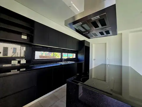 CASA EN VENTA EN PILAR GOLF - PILAR