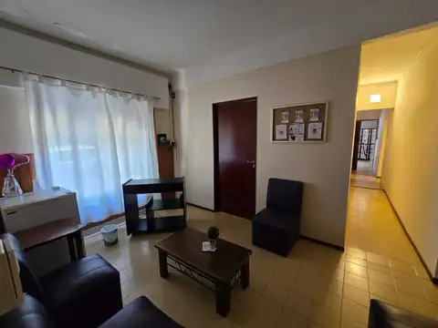 Casa 5 ambientes con 4 baños