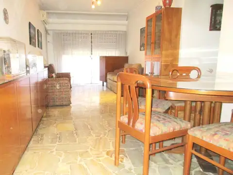 Amplio Depto. con Balcon ,Patio y Cochera Cubierta