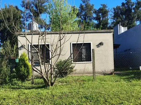 VENTA CASA 3 AMB. CON PILETA Y JARDIN