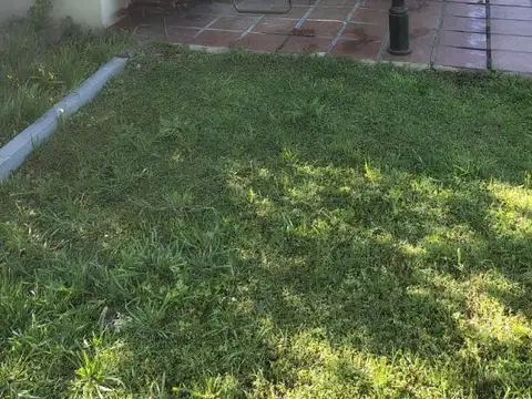VENTA CASA 3 AMB. CON PILETA Y JARDIN