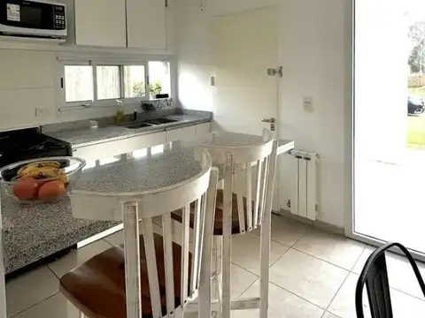 Casa 3 ambientes con 2 baños