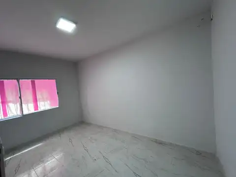 Oficina 5 ambientes con 1 baño