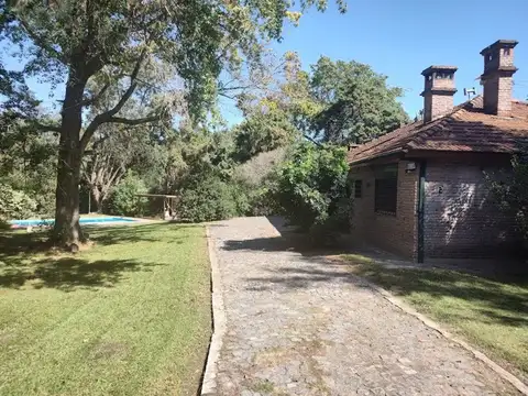 Casa en Alquiler con 4 cocheras