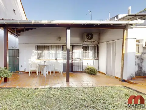 Casa en Venta de 5 Ambientes en Olivos con Cochera, Jardín y Lavadero