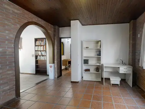 Casa 5 ambientes con 1 baño