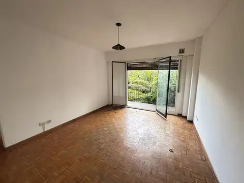 EN INMEJORABLE UBICACIÓN SOBRE AV. CORRIENTES Y EXCELENTE LUMINOSIDAD