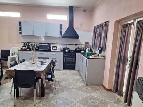 Casa 3 ambientes con 2 baños