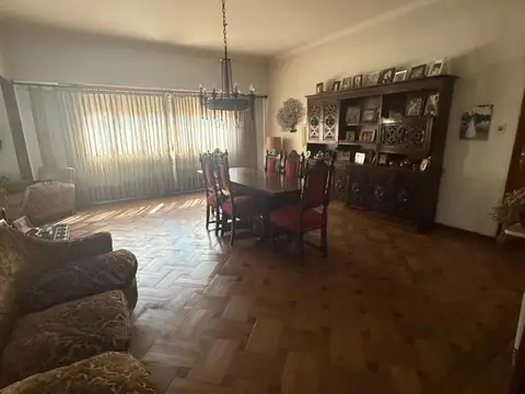 Casa 6 ambientes con 3 baños