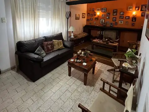 Casa 5 ambientes con 2 baños
