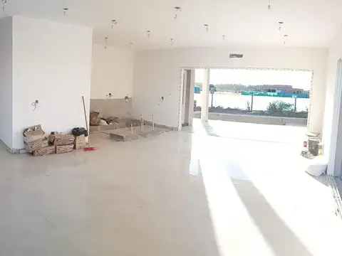 Hermosa casa 4 ambientes en San Simon